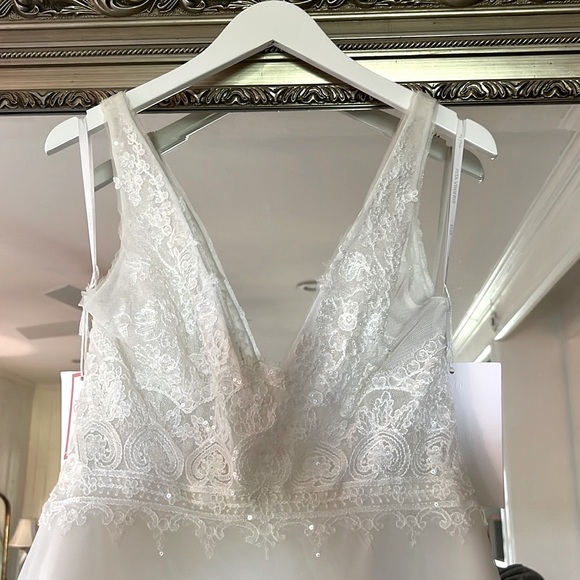 Rivini Daphne Gown, Ivory, Size 10 - Picture 3 of 5